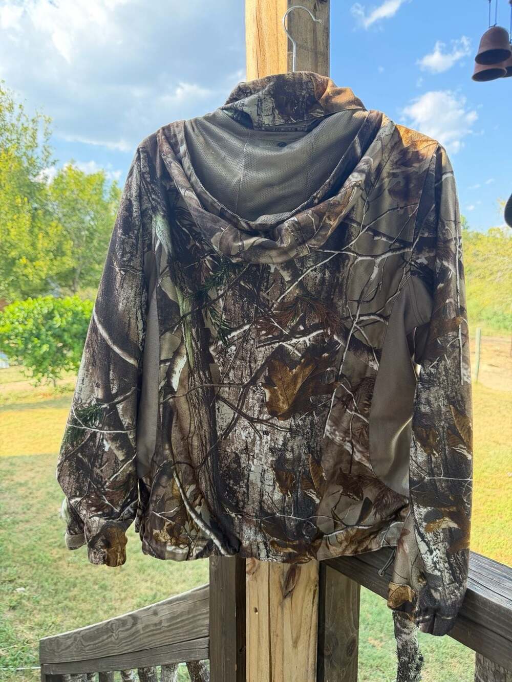 Game Winner Women's Camo Hunting Jacket with Pink Logo Size Medium - Picture 3 of 6